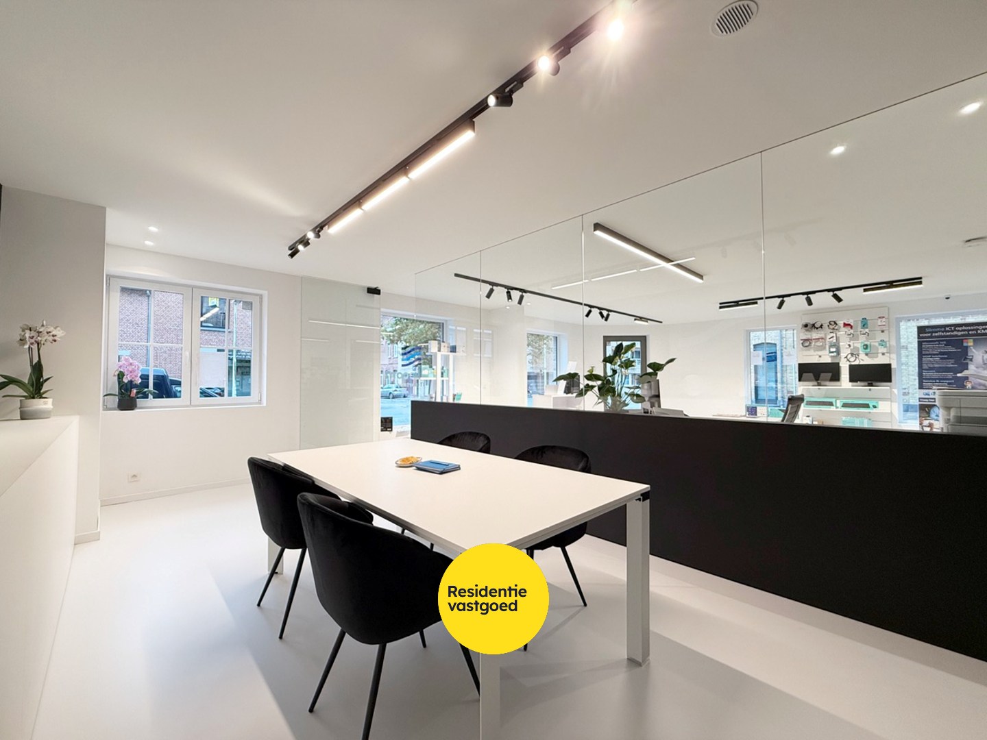 Instapklaar en hoogwaardig handelspand (122 m²) op topligging in Nieuwpoort Stad 