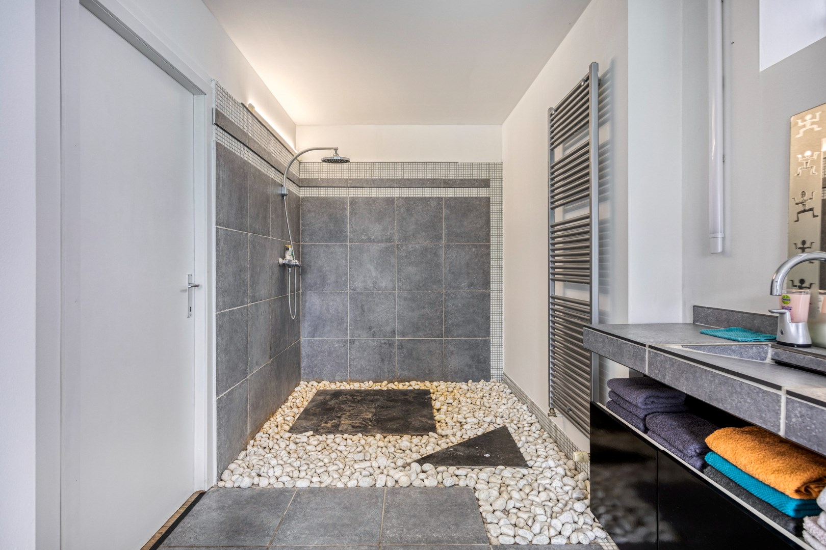 Villa met praktijkruimte op perceel van 1.817m² te Geel 