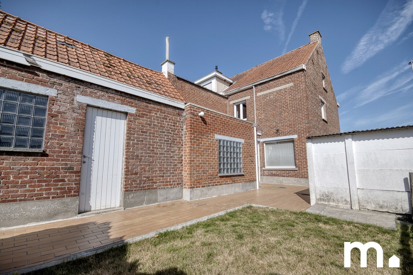 Kloeke half open bebouwing in Desselgem met tuin, terras en garage ! 