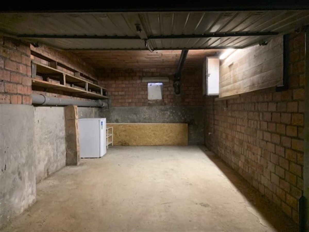 RUIM APPARTEMENT MET 4 SLAAPKAMERS EN GARAGEBOX TE RUNKST 