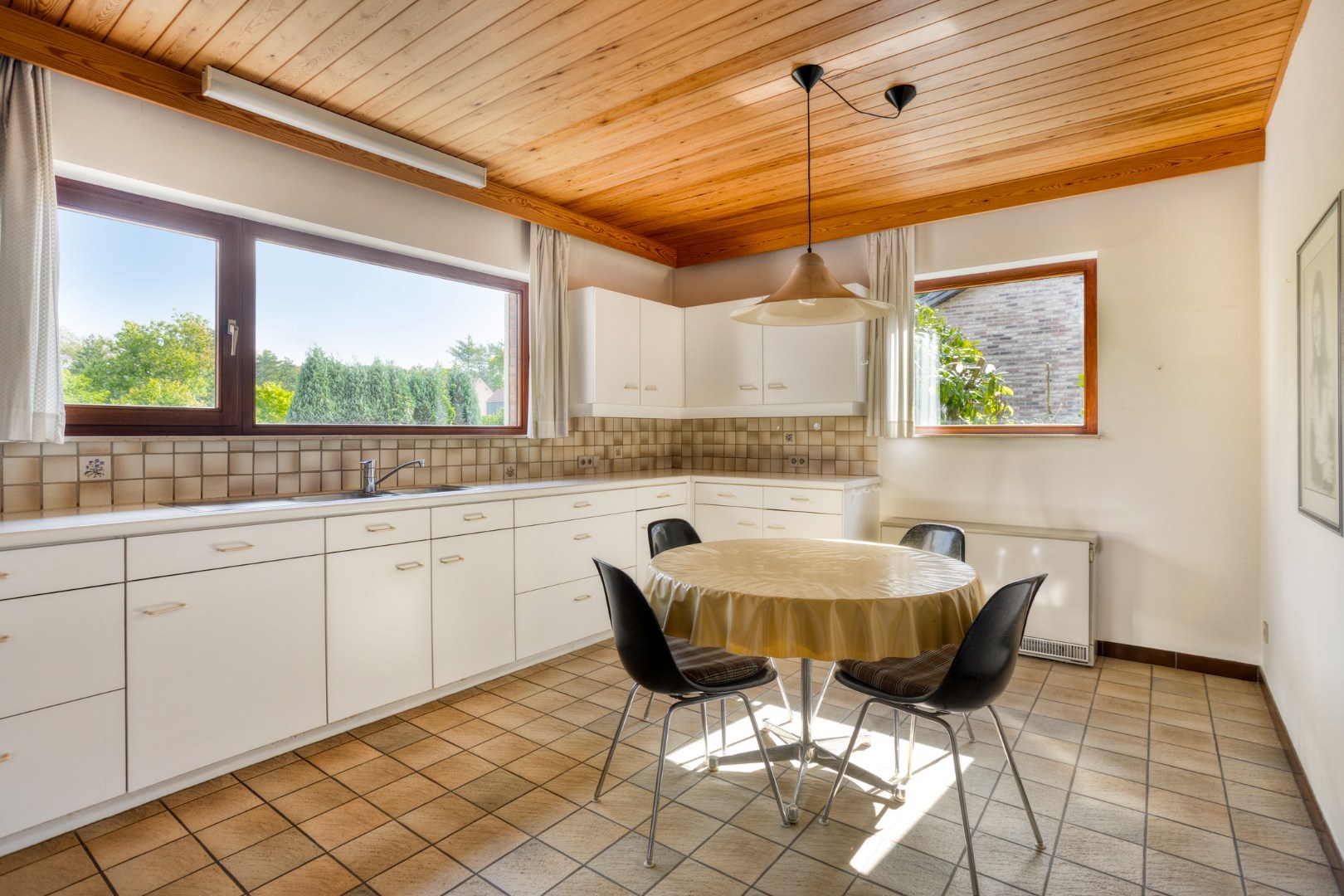 Ruime gezinswoning met grote tuin op perceel van 10a 29ca in Oud-Heverlee – bewoonbare opp. 226 m² 