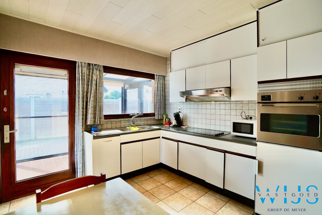 Ruime bungalow op een ideale locatie te Ertvelde ! 