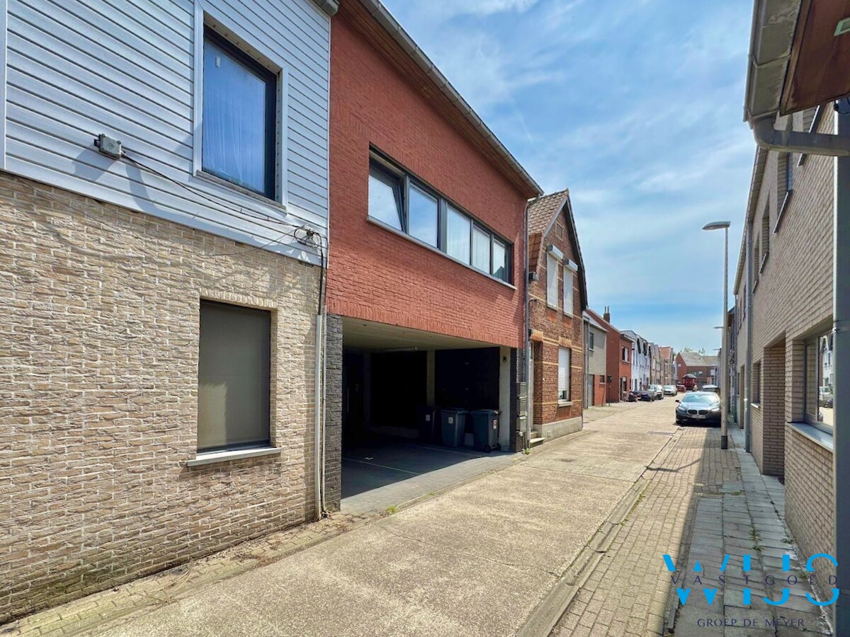 Prachtig ruim 1 slaapkamer appartement op het gelijkvloers met toffe tuin ! 