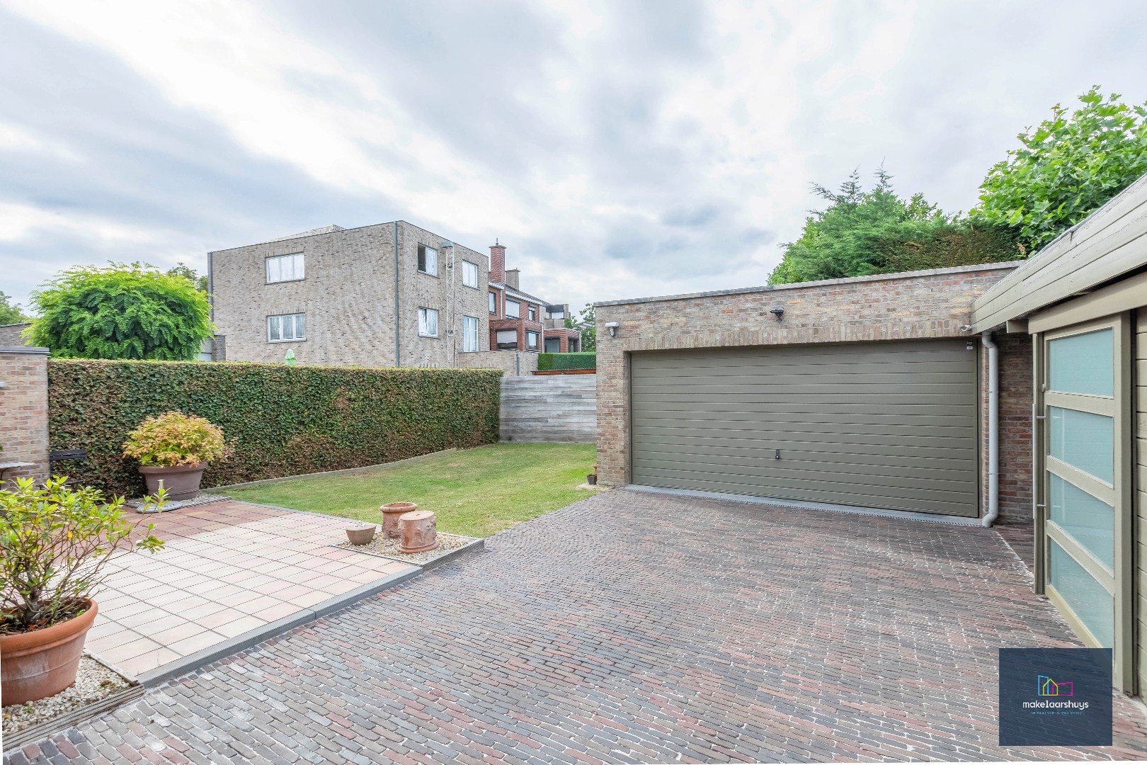 Stijlvolle HOB met 4 slpkamers, bureau en dubbele garage. 