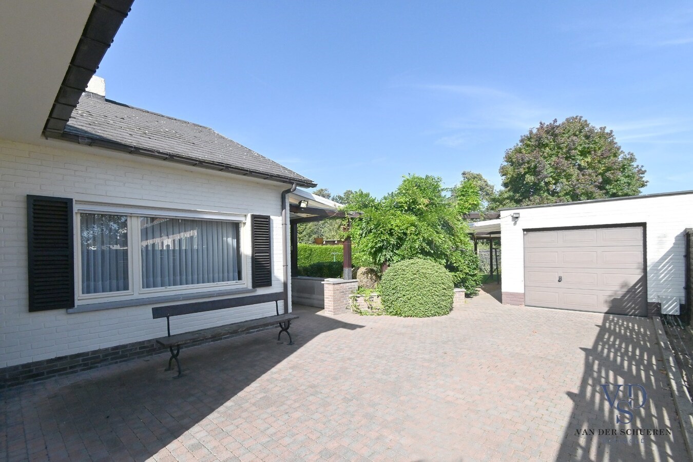 Goed gelegen, degelijke Open Bebouwing. 