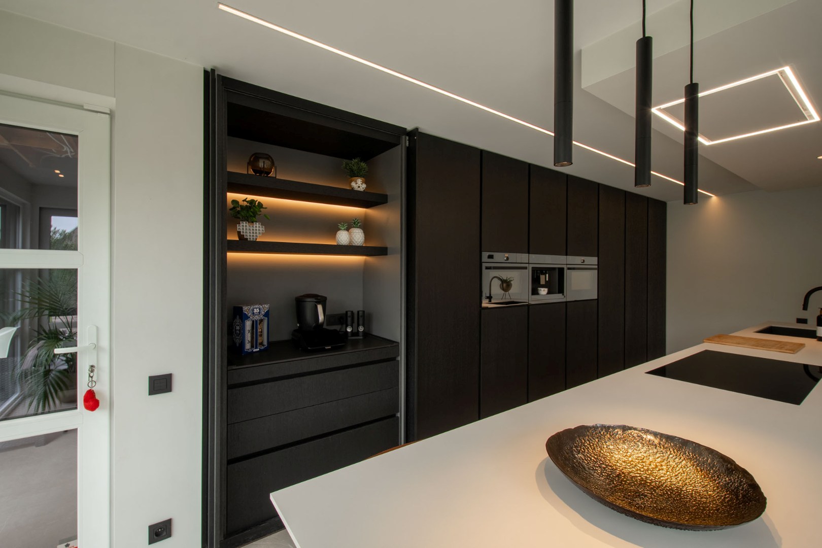 Verrassend luxueus afgewerkte woning met tuin en garage 