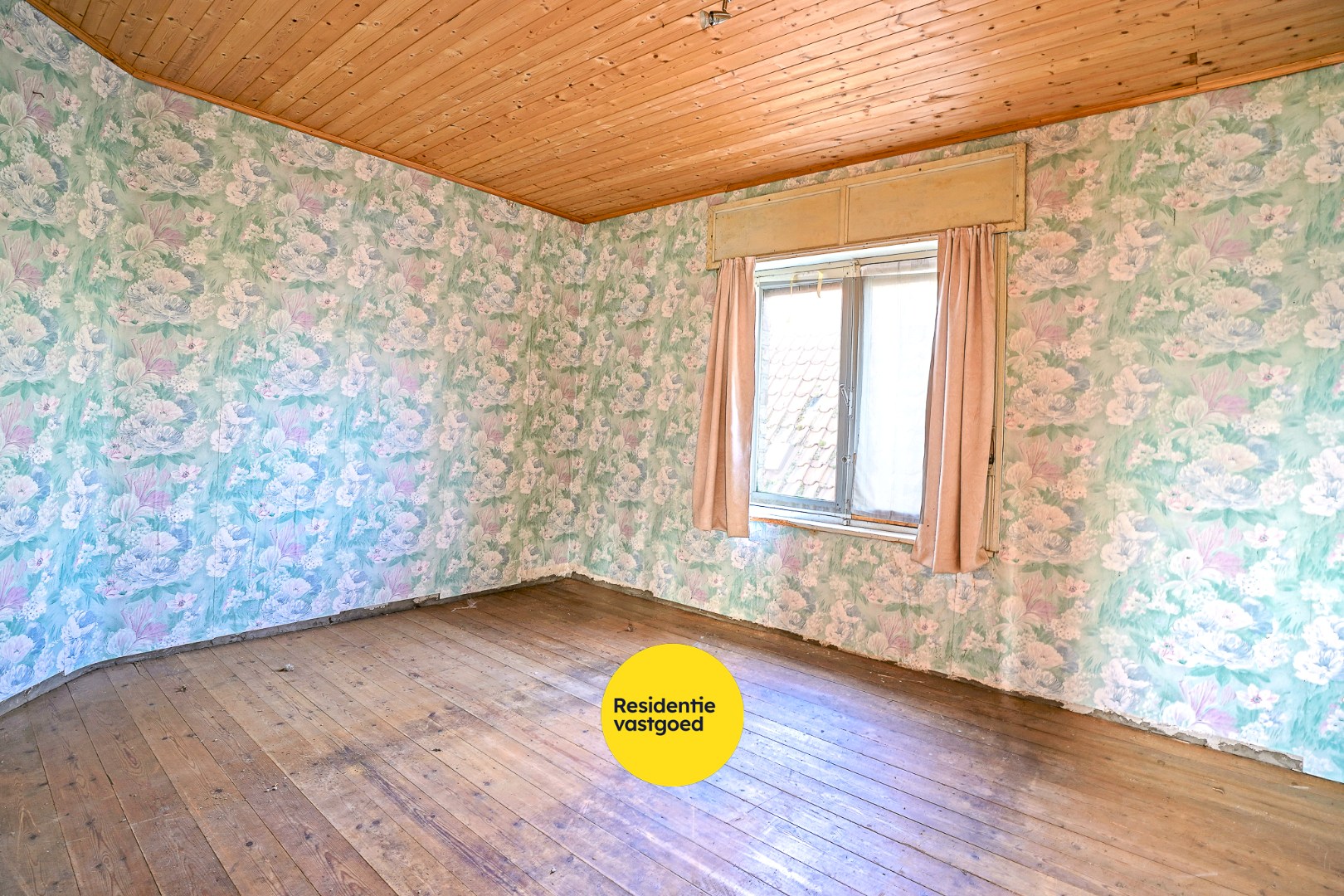 Te renoveren woning met 5 slaapkamers op 8.102 m²  te Diksmuide! 