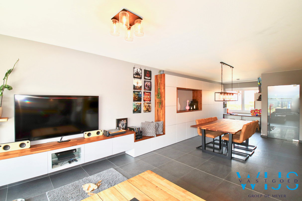 INSTAPKLAAR woonhuis met ZUIDgerichte tuin te Boekhoute ! 