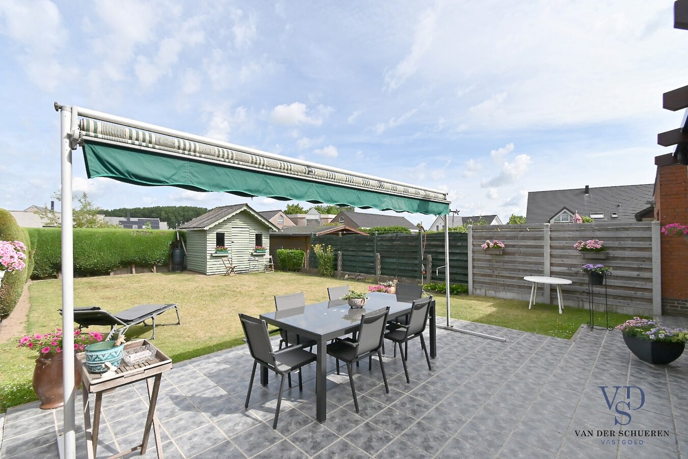 Degelijke, ruime eigendom in rustige residentiële wijk 