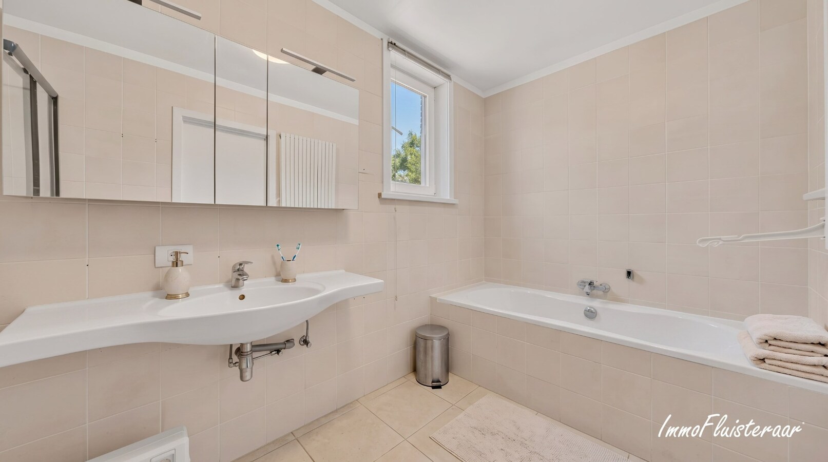 Unieke hippische accommodatie met 5 appartementen/studio’s op ruim 2,5 ha te Amougies (Henegouwen) 