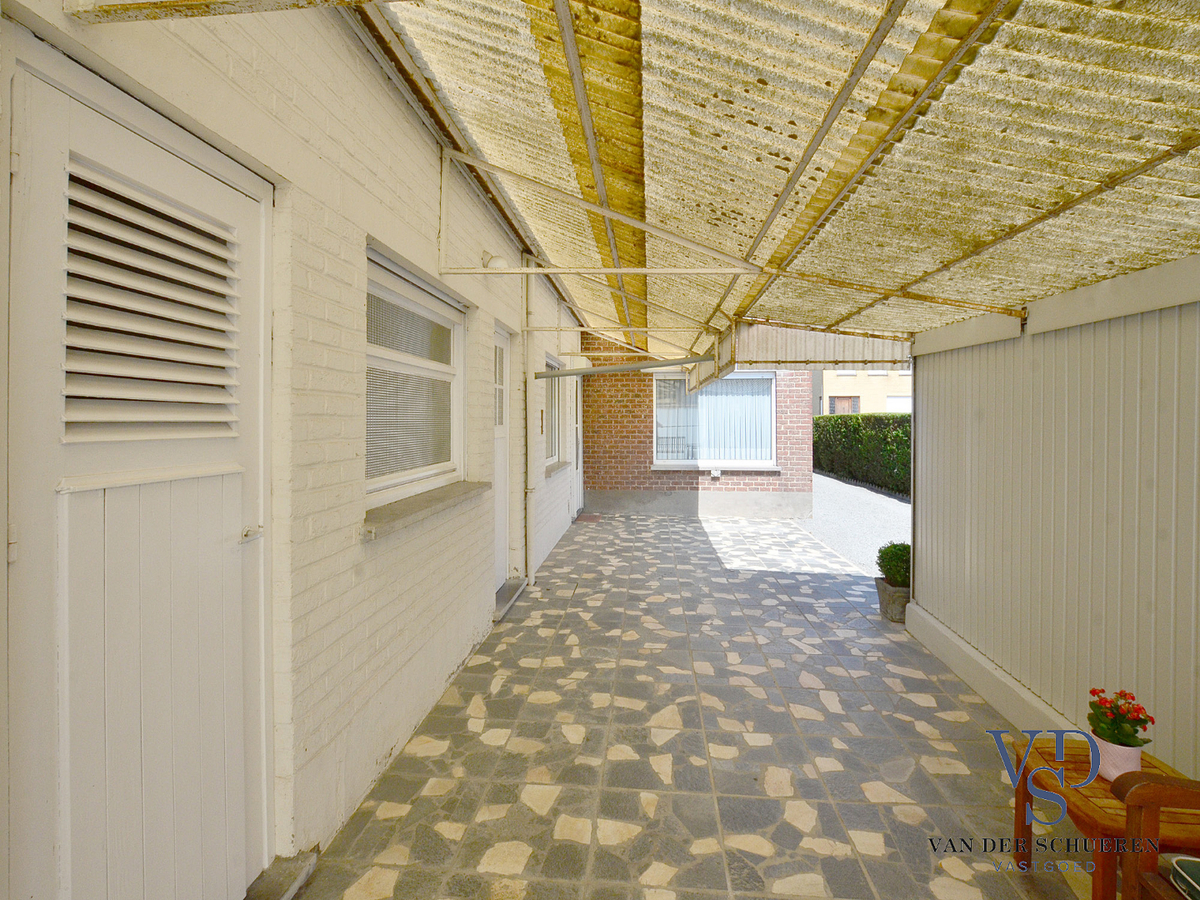 Degelijke woning met tuin en afz. garage. 