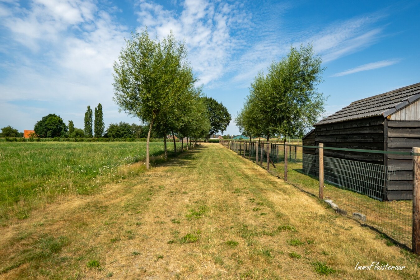 Prachtige langgevelhoeve met charmante schuur en paardenfaciliteiten op ca. 1,8 ha te Ravels. (BEZOEKDAG OP 08/08 VAN 10U TOT 14U) 