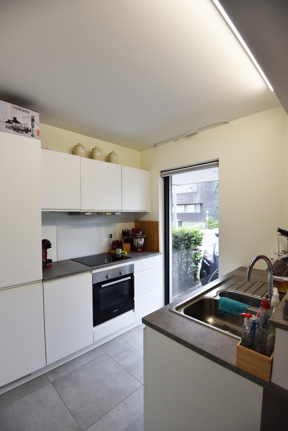 Recent gelijkvloers app. 2 slpks, terras, standplaats en tuin te Lembeke 