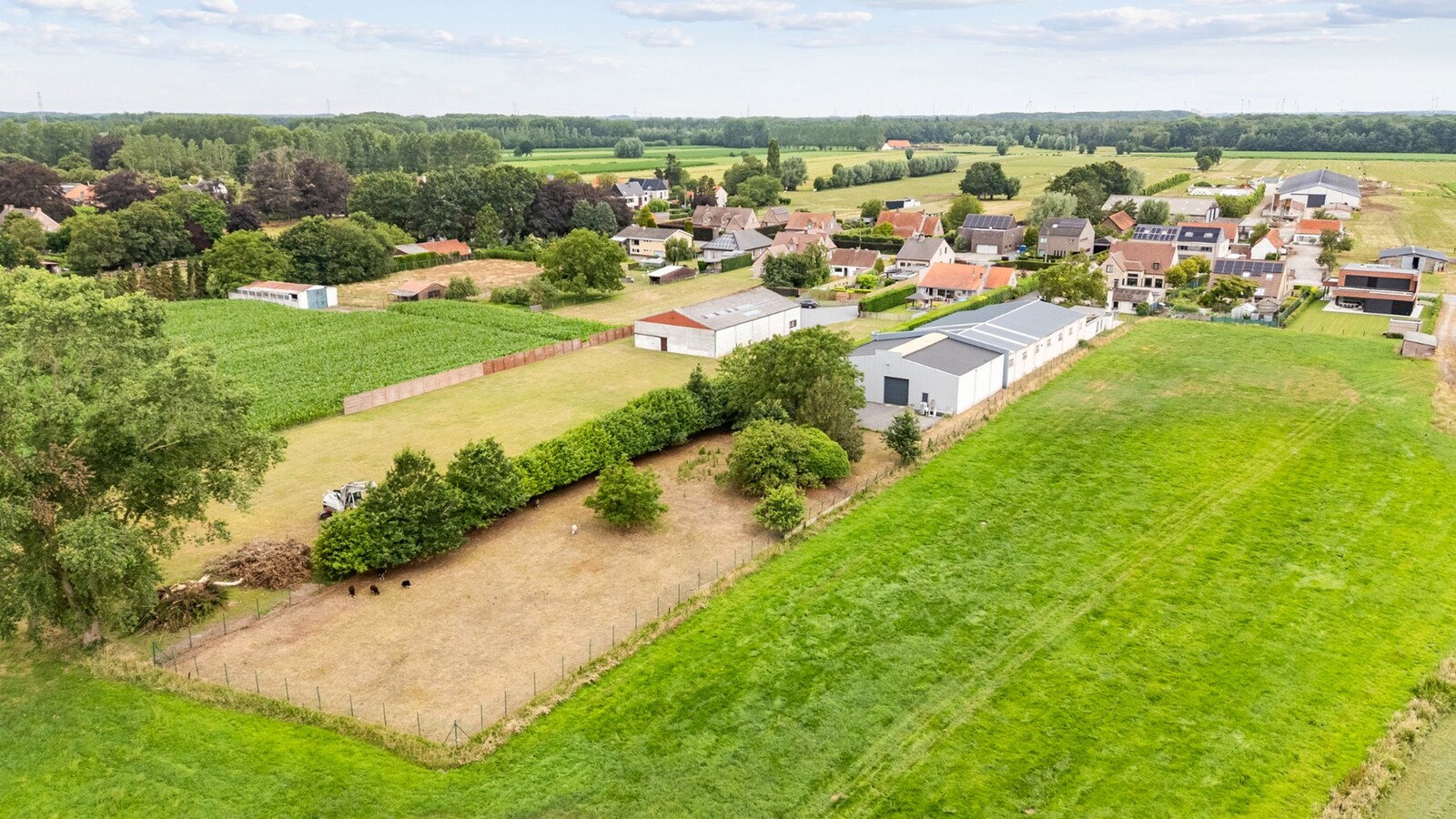 Veelzijdige bedrijfssite (4.082 m²) met 850 m² magazijn 