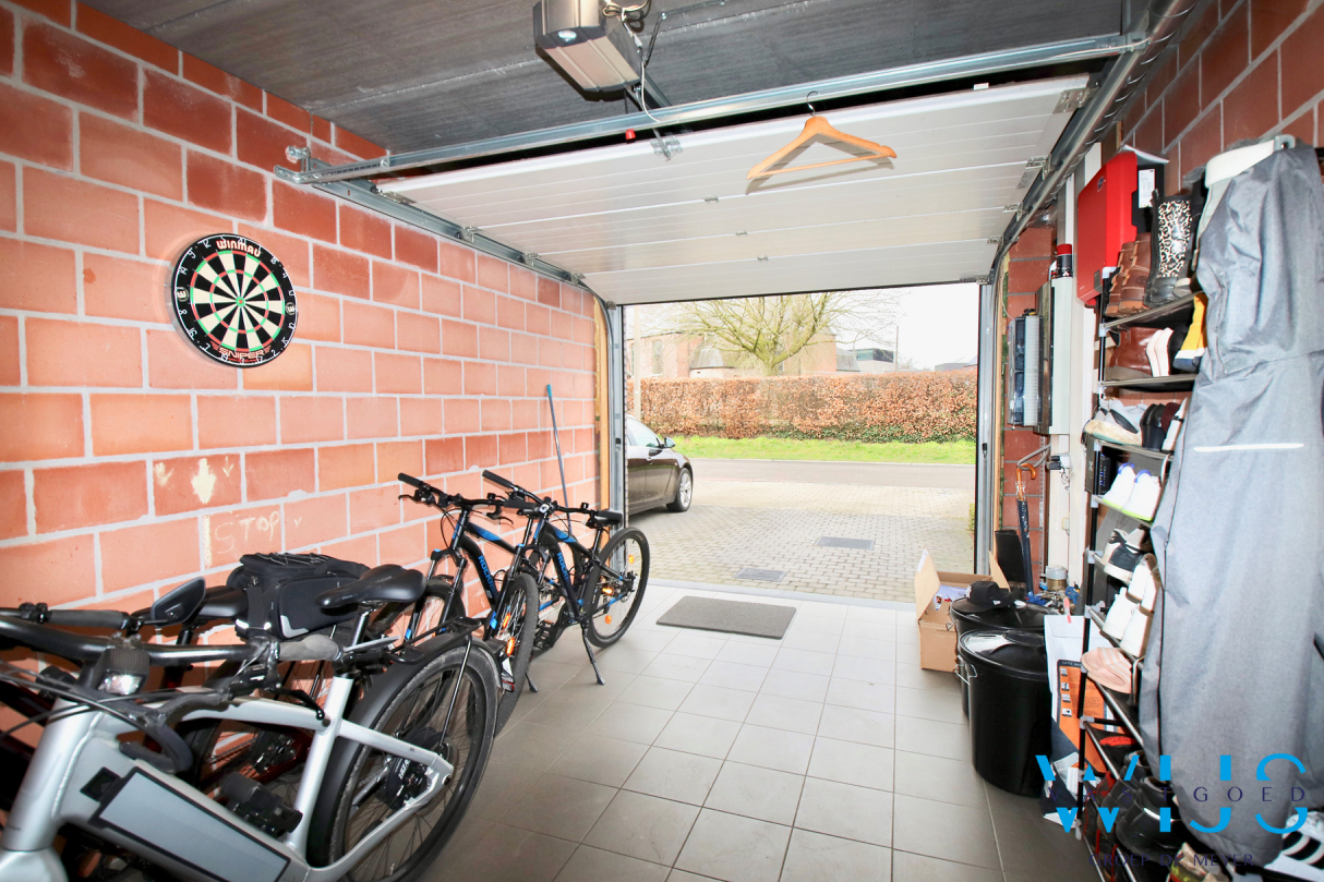 Recente ALLEENSTAANDE woning in hartje KLUIZEN 