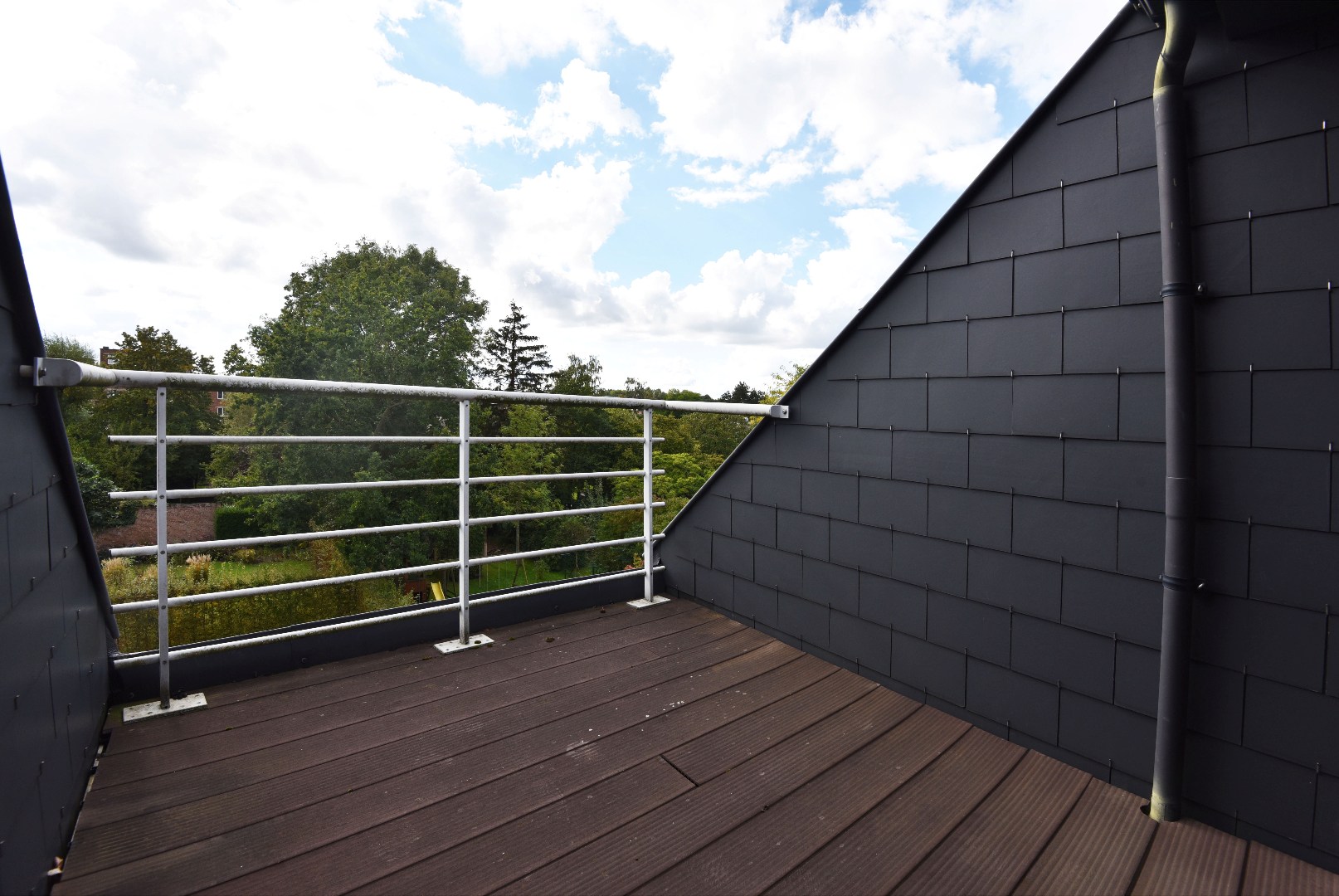 Duplex appartement op de 2e verdieping met 2 slpks en terras te Gent 