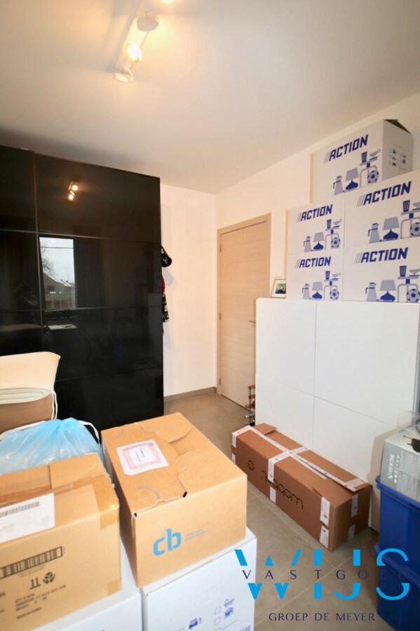 Instapklaar tweeslaapkamer appartement met 2 terrassen te Kluizen ! 