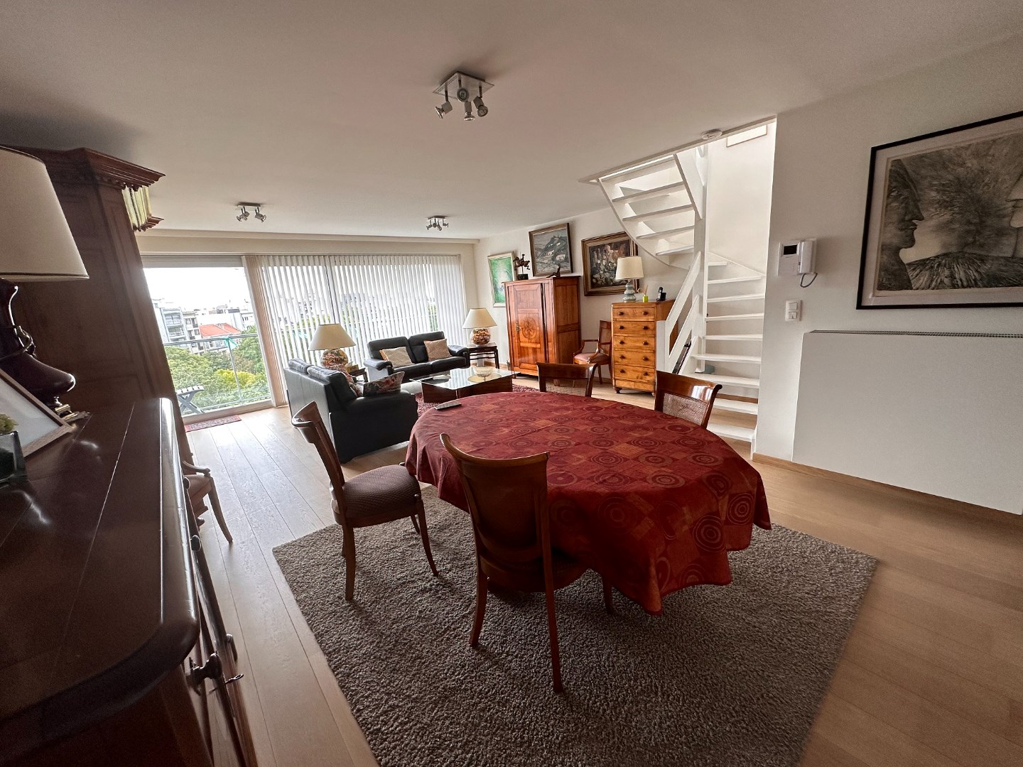 RUIME DUPLEX PENTHOUSE MET TERRASSEN OP TOPLIGGING 