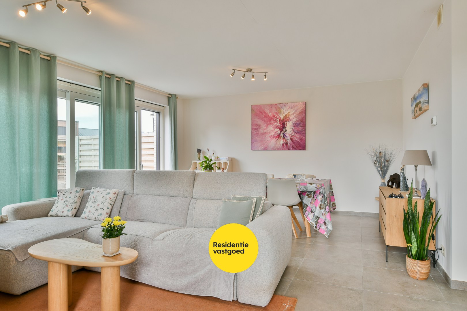 Gelijkvloers nieuwbouwapp met 2 slpks, tuin en garage te Brugge 