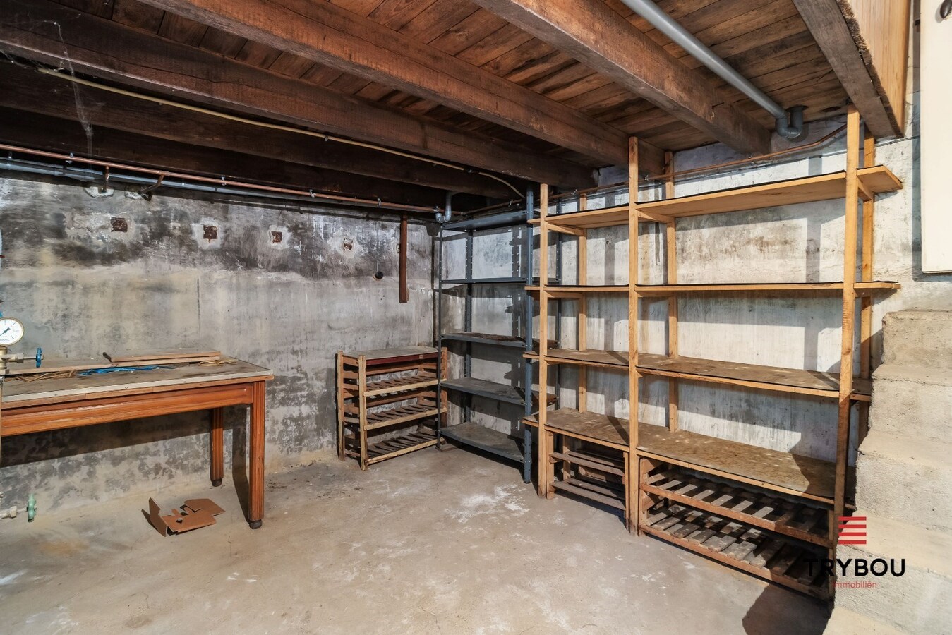 Zongerichte, te renoveren woning op ruim perceel van 618m² 