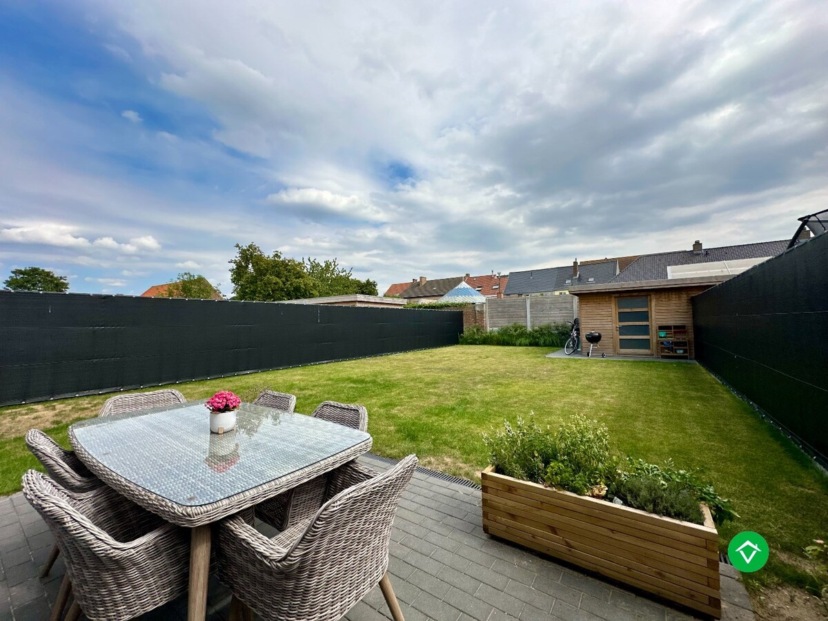 Instapklare halfopen nieuwbouwwoning te huur in Eernegem 