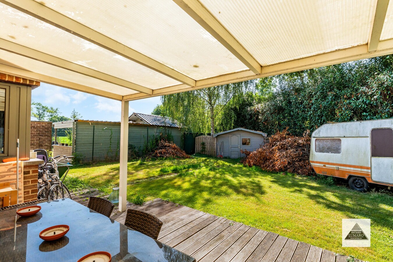 Gezinswoning met 4 slaapkamers, gelegen aan de Winterdijk, natuurgebied Maaswinkel. 