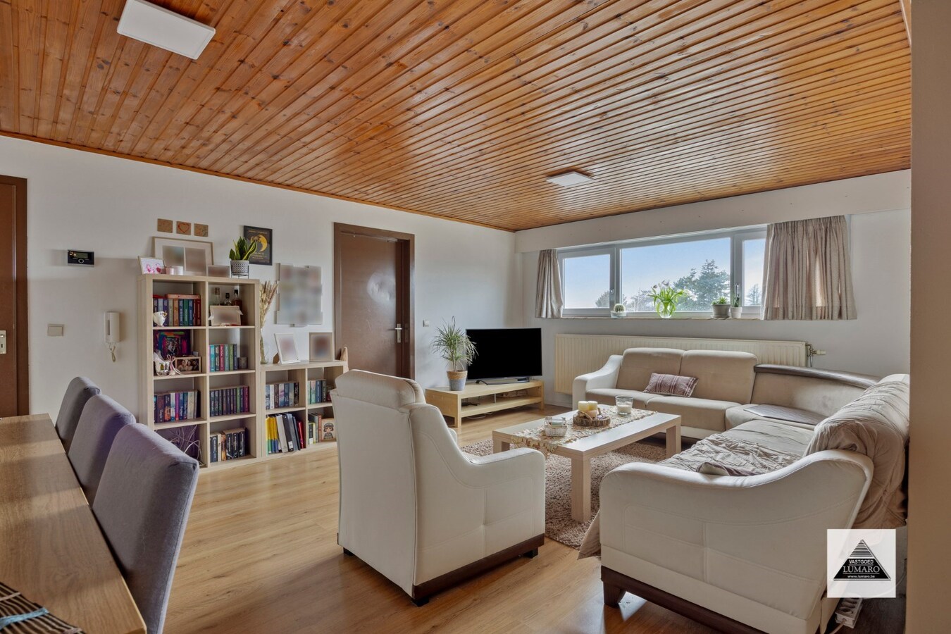 Gezellig  appartement met 2 slaapkamers en parking! 