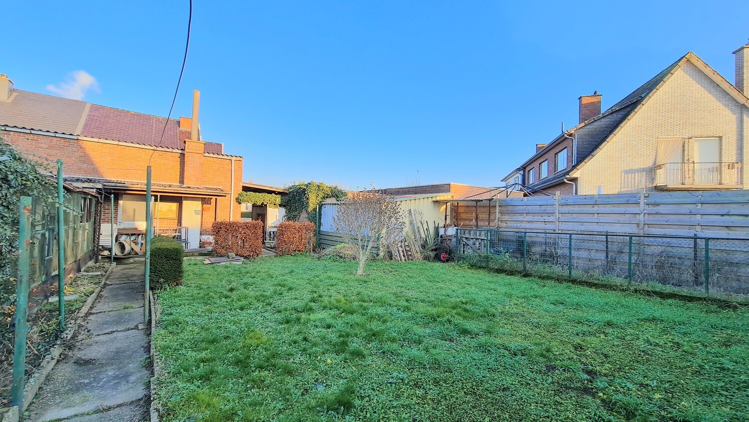 Charmante, op te knappen gezinswoning op perceel van 590 m² 