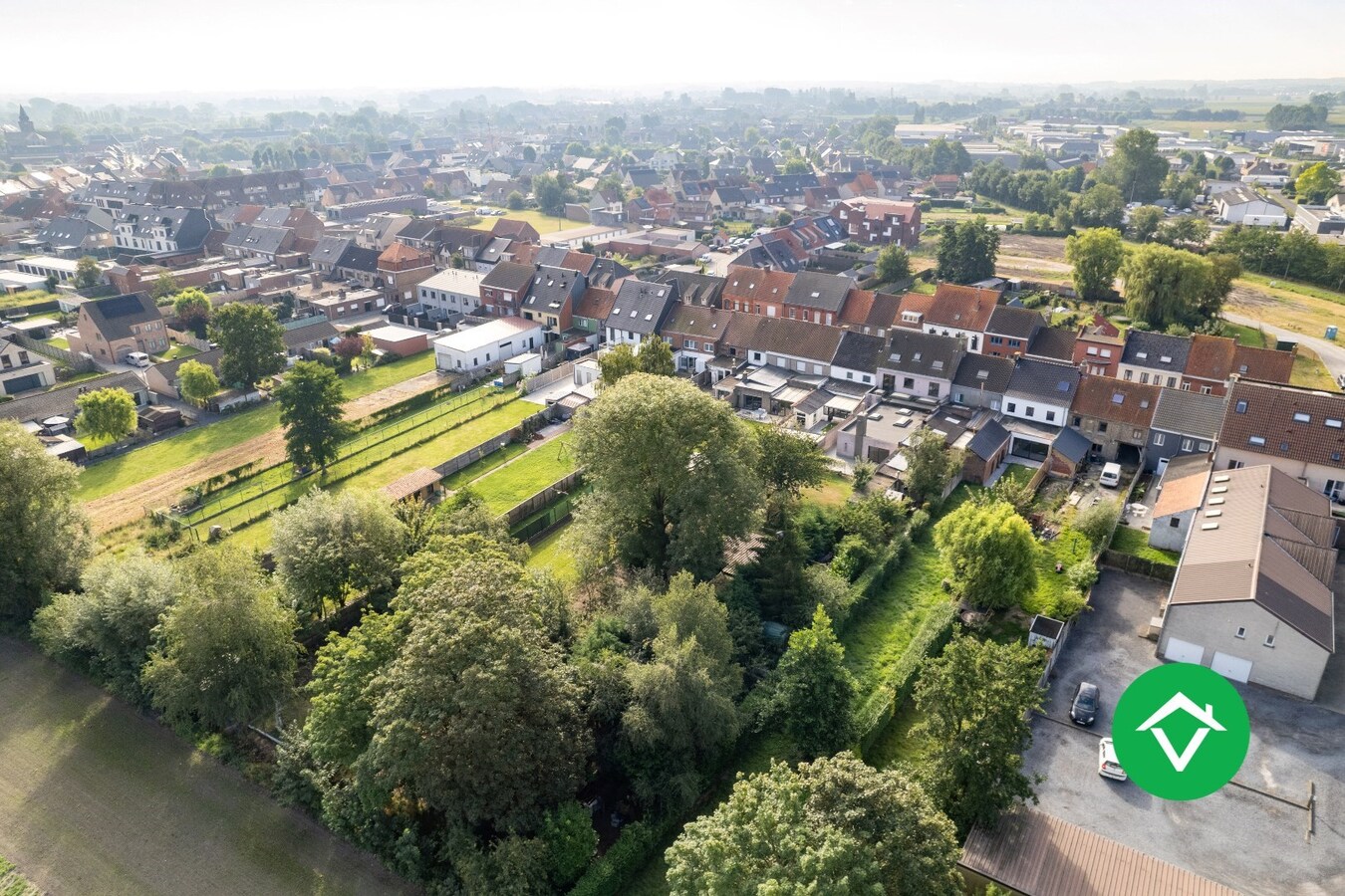 Woning met appartement te koop in het centrum van Eernegem 