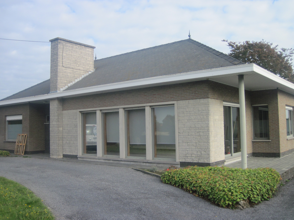 Degelijke gelijkvloerse woning. 