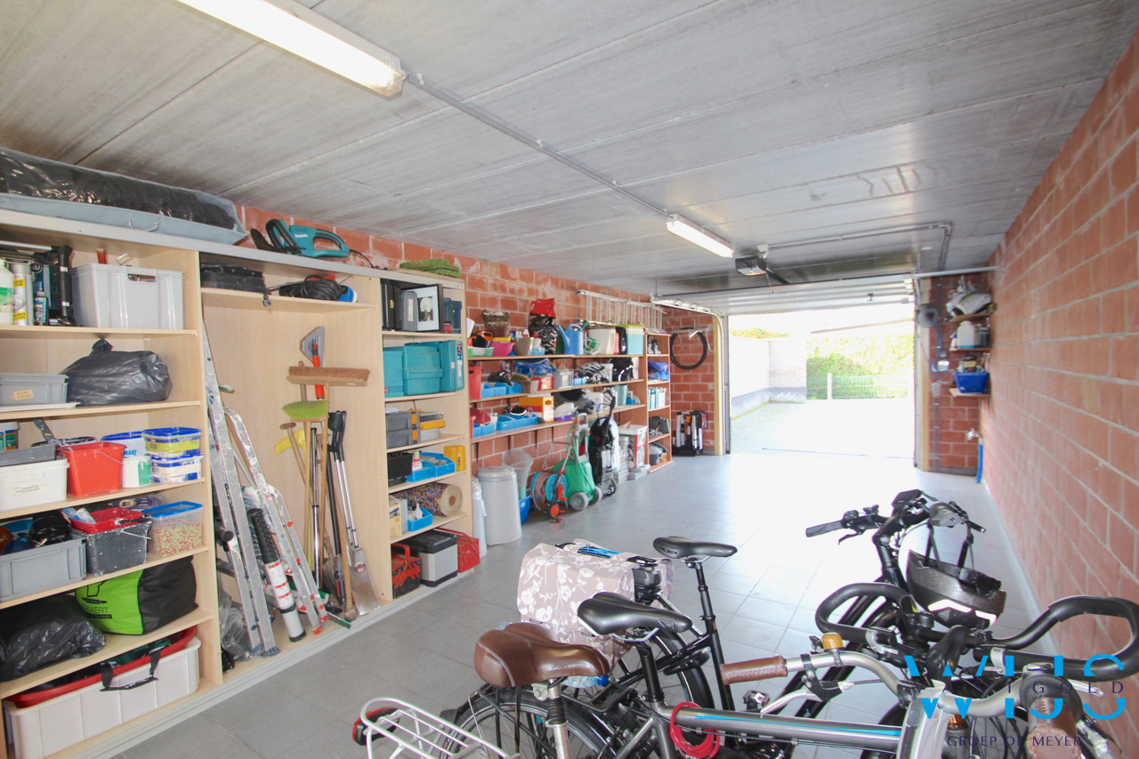 Zeer ruim &amp; recent woonhuis hartje ERTVELDE ! 