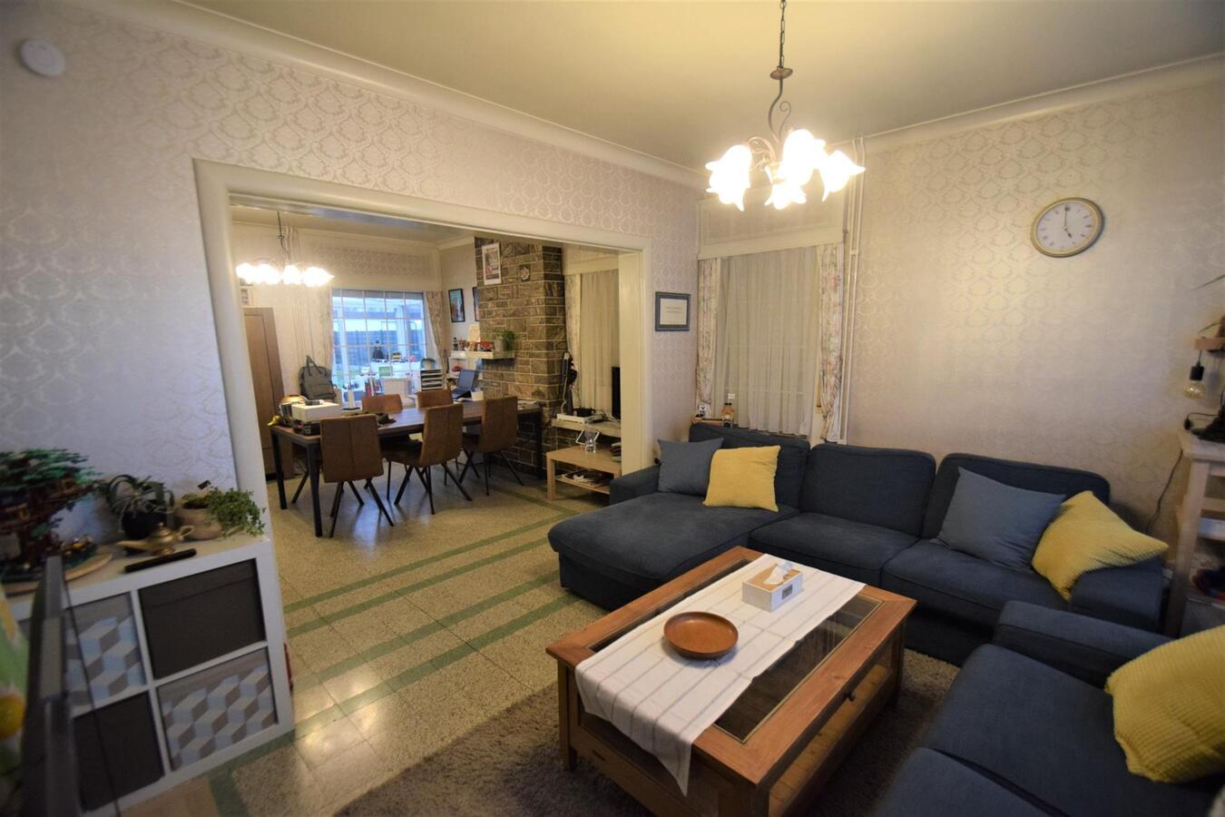 Ruime halfopen 3-slaapkamer-woning met garage en tuin 