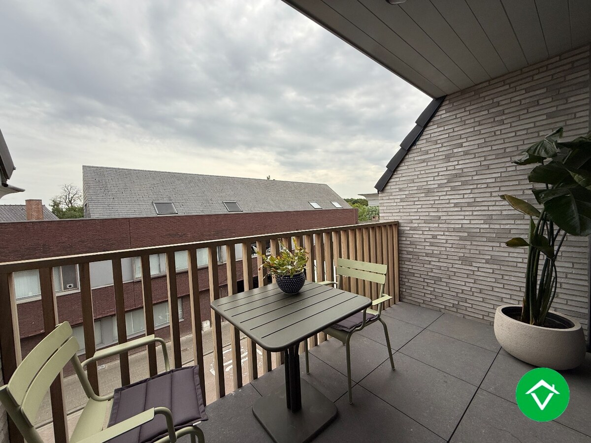 Nieuwbouwappartement met 3 slaapkamers, terras en autostaanplaats in hartje Gits 