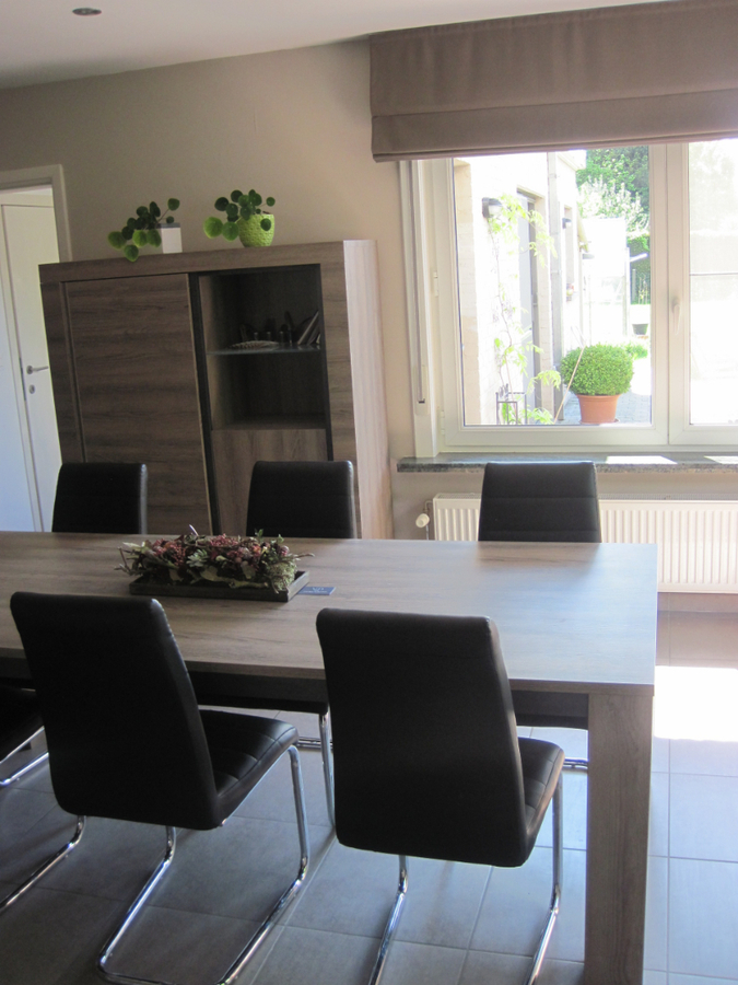 Prachtige Half Open Bebouwing - vernieuwd in 2012 !! 