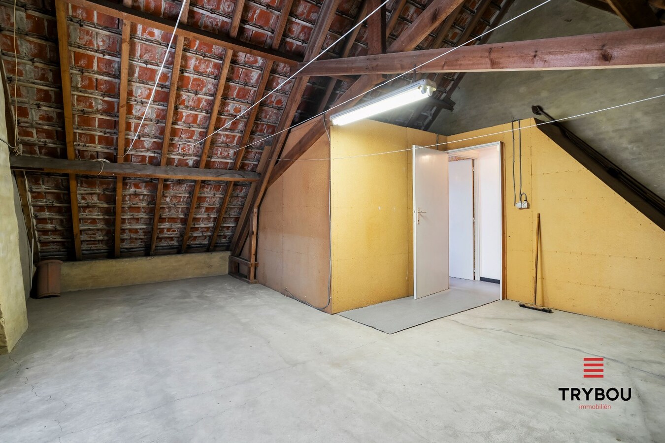 Degelijke woning op ruim perceel van 700m² 