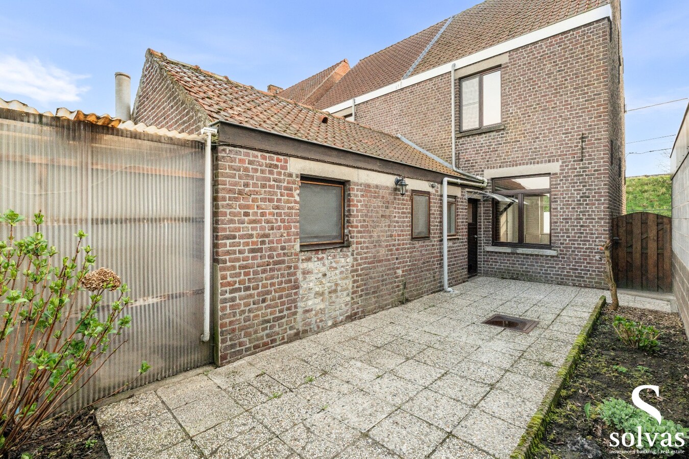 Op te frissen woning te Landegem! 
