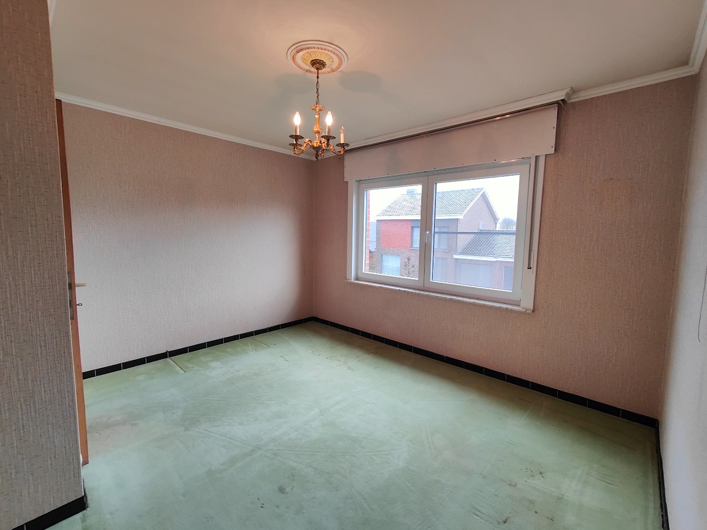 Halfopen woning met tuin en garage op 385 m² 