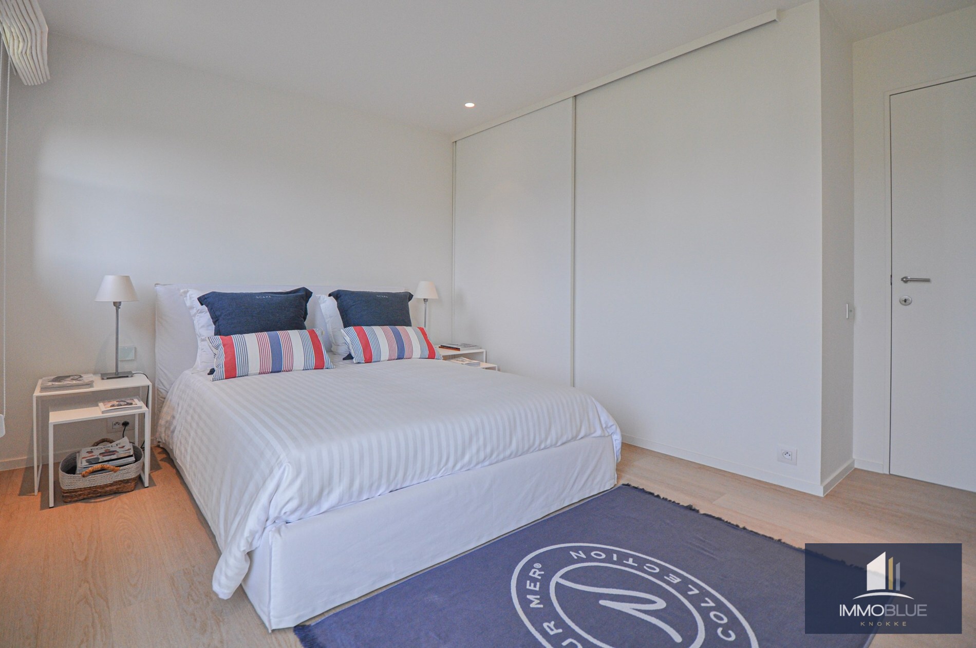 "Sublime appartement d'angle avec de spacieuses terrasses situé dans le prestigieux domaine Tennis Garden." 