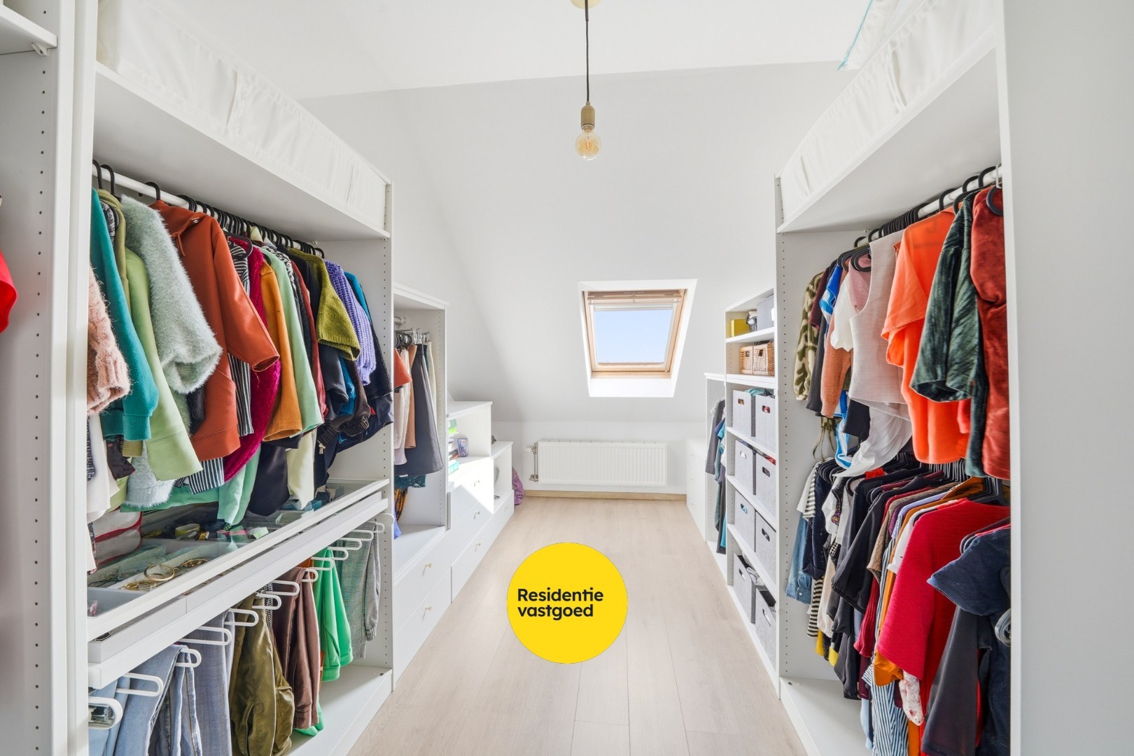 Instapklare woning met zicht op de vaart in Oudenburg 