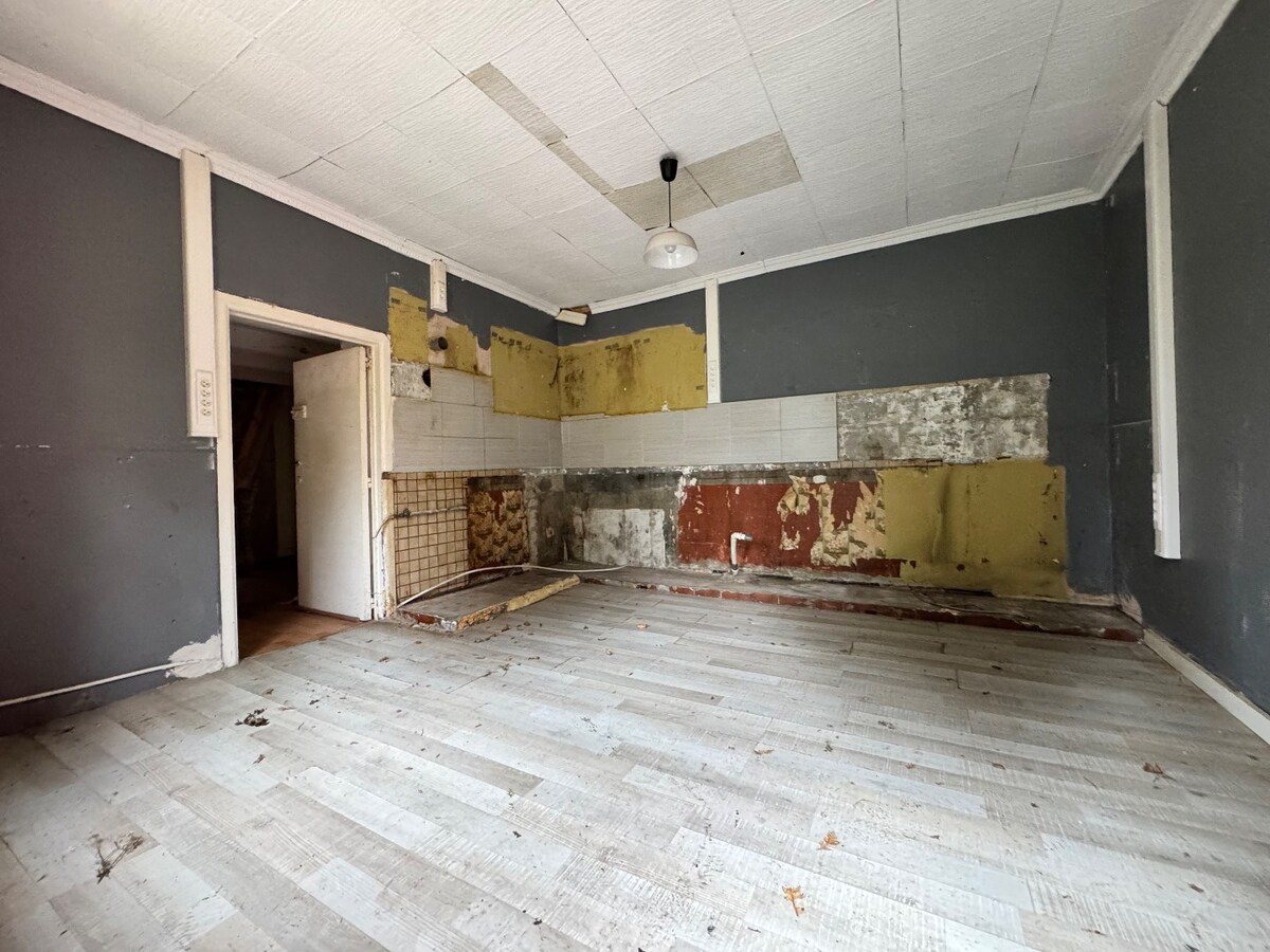 Te renoveren handelshuis te Eernegem 