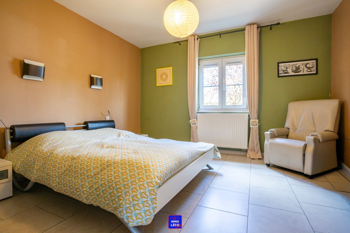 Plain-Pied érigé sur 808m², clos résidentiel prisé, garage et carport, COUP DE COEUR ! 