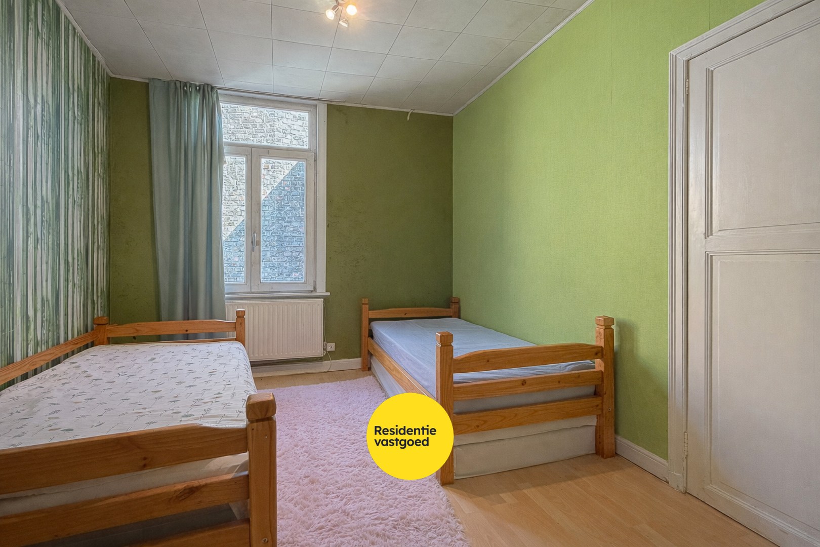 Te renoveren rijwoning met 3 slaapkamers in het Ezelstraatkwartier 