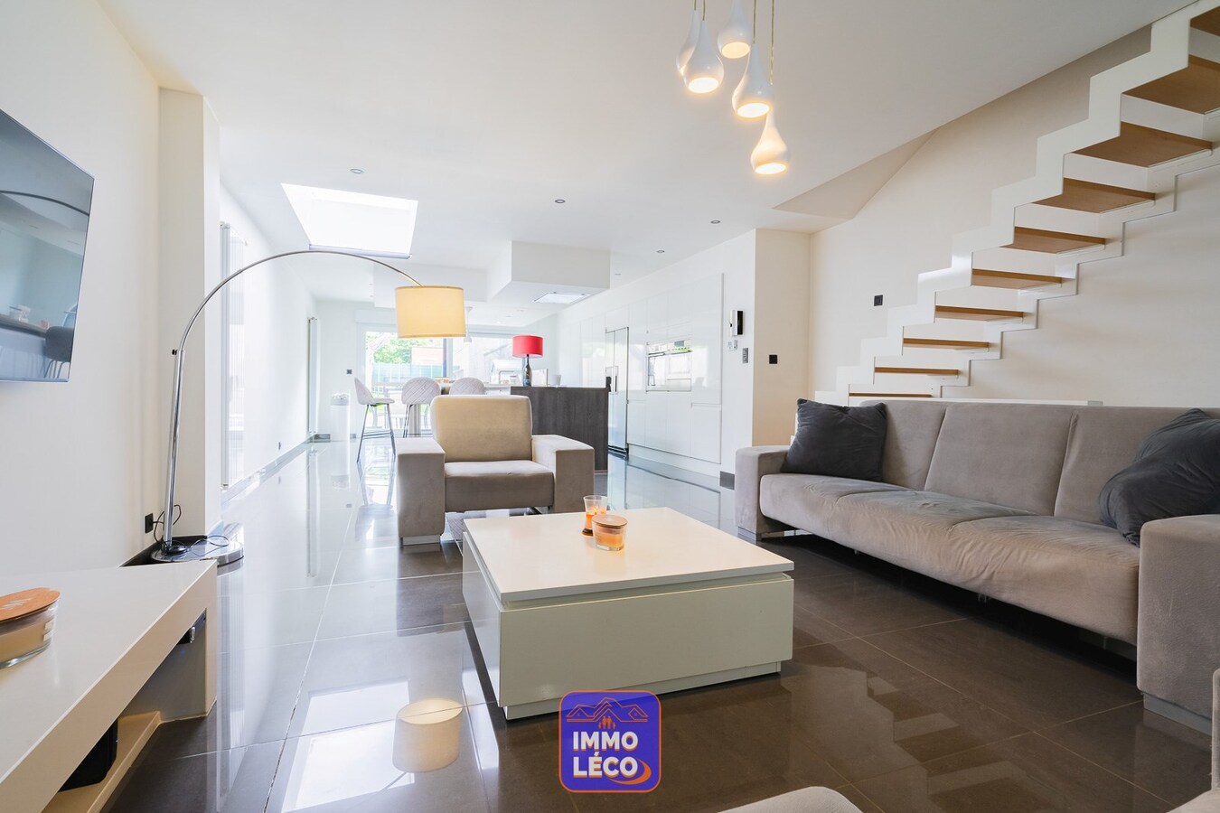 Maison moderne entièrement rénovée avec jardin, dans le village de Luingne ! 