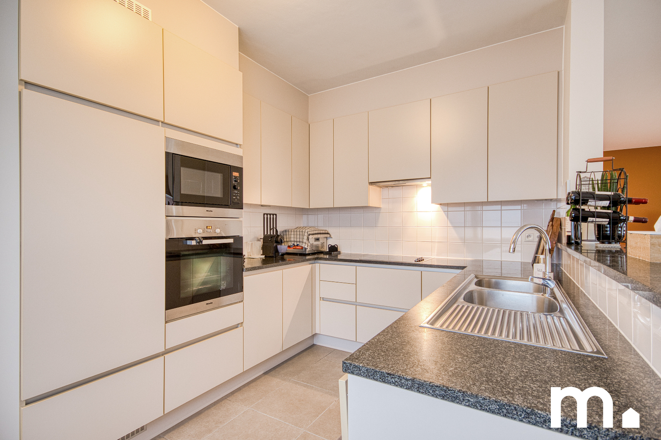 Instapklaar gelijkvloers appartement aan het Leopold III park in Kortrijk te koop ! 
