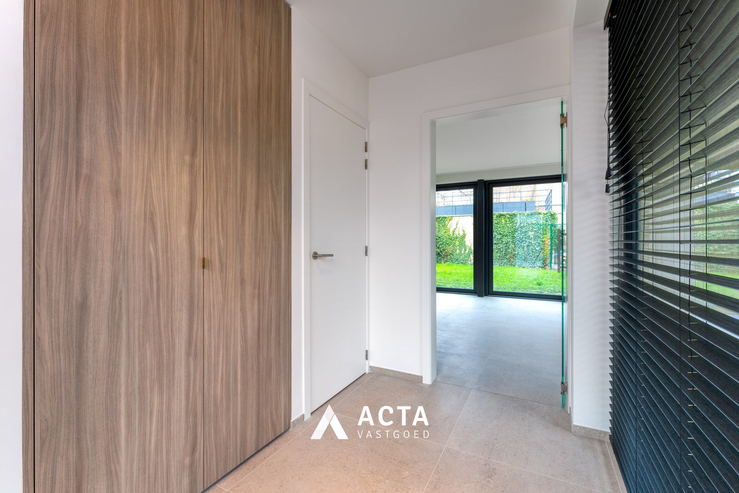 Nieuwbouwwoning met drie slaapkamers en tuin in hartje Mariakerke! 