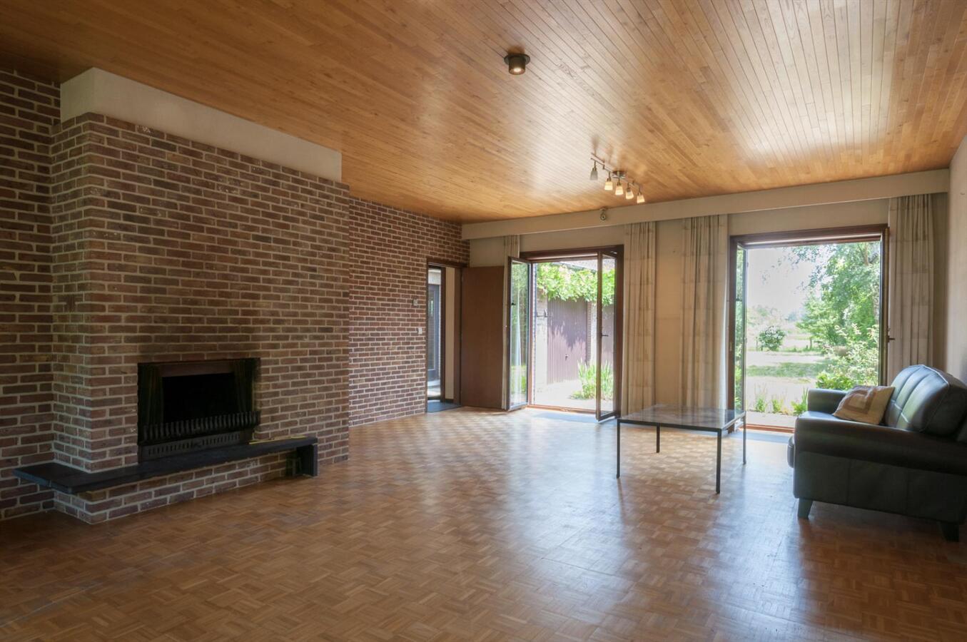 Ruime woning met prachtige tuin en open zicht 