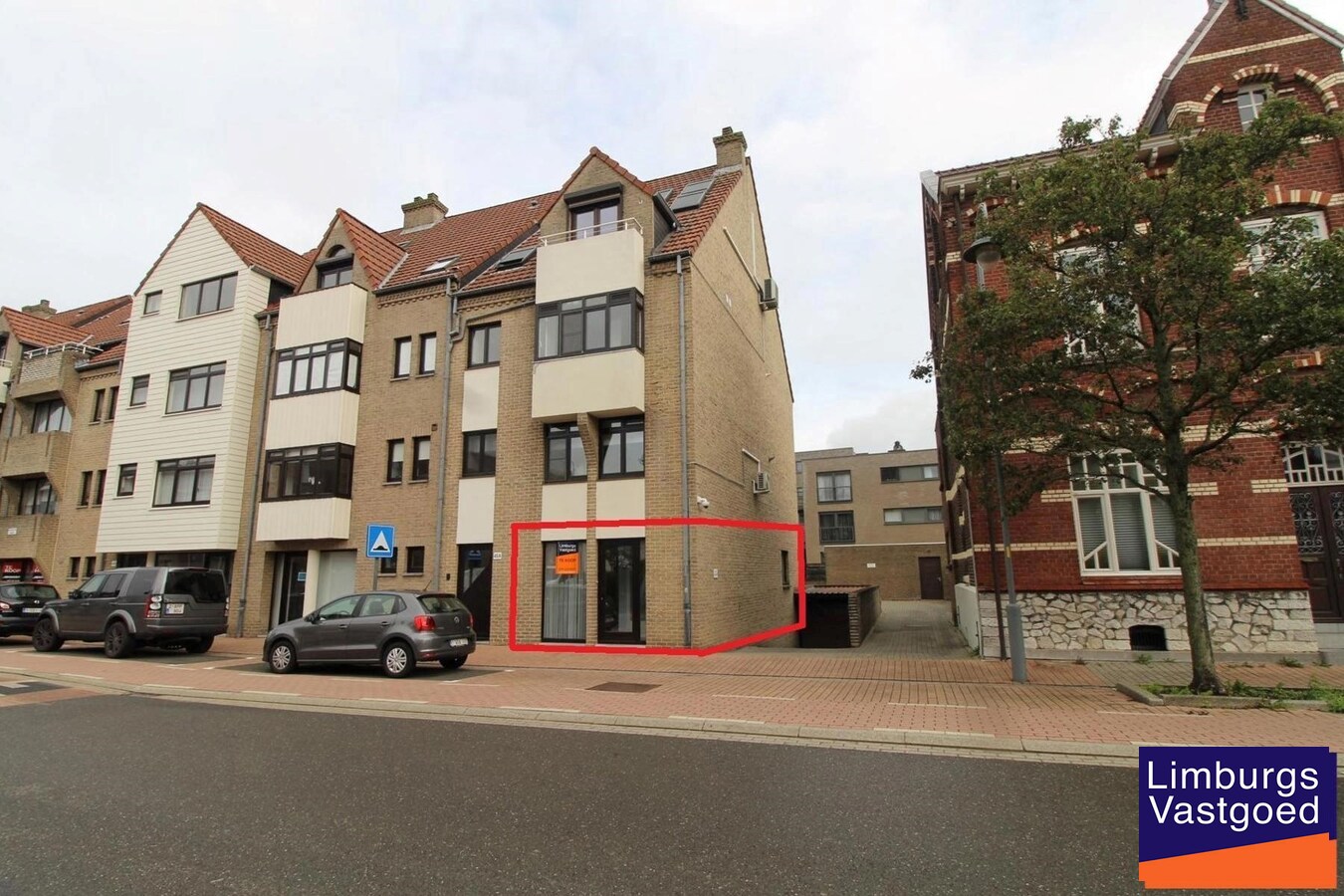 Handels/praktijkruimte, 110m², kelder met drijfkracht, parking 