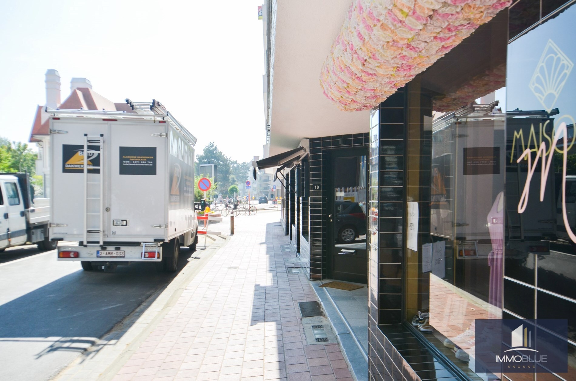 Centraal gelegen winkelruimte met uitstekende visibiliteit gelegen nabij het Driehoeksplein. 