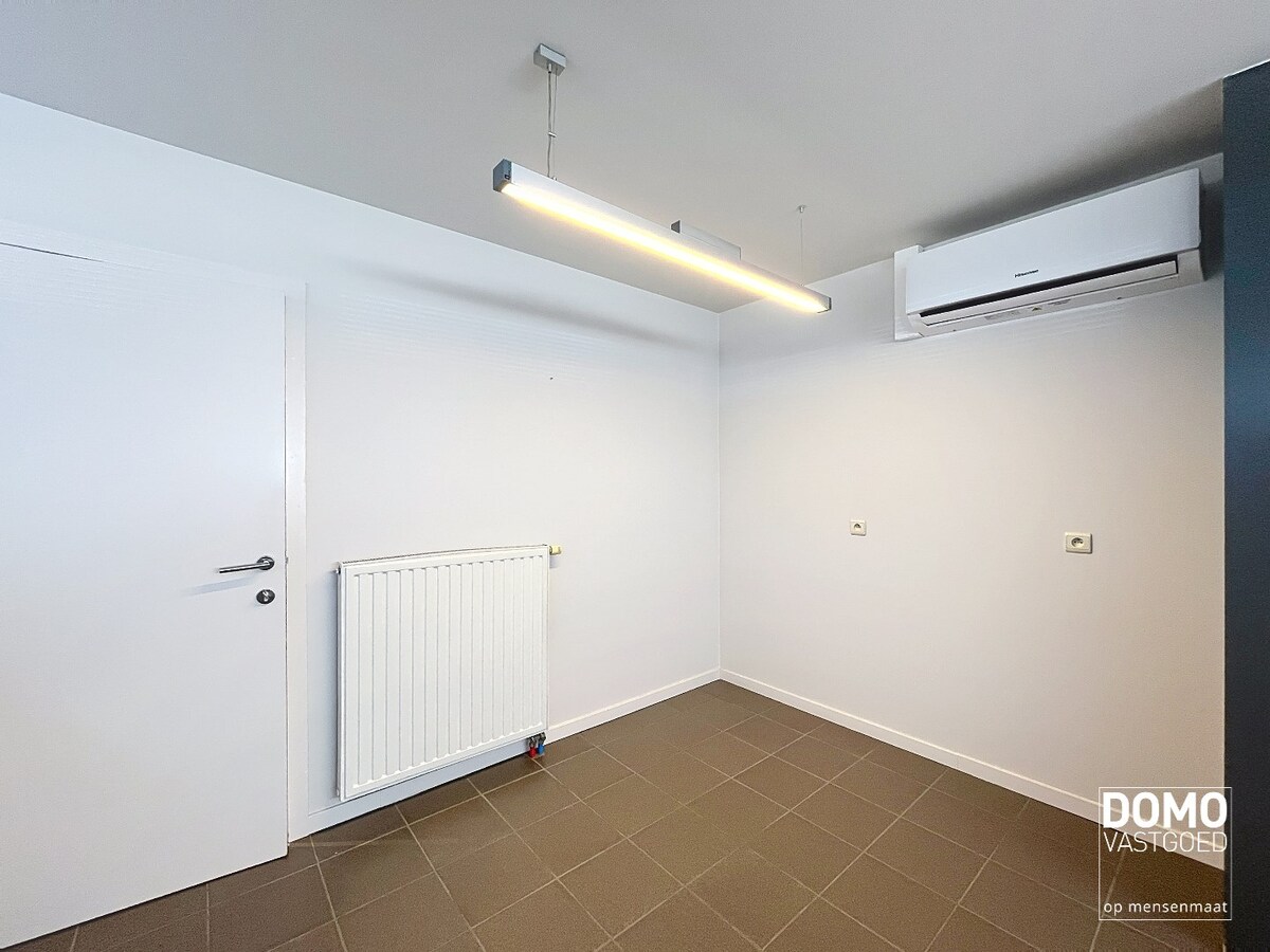 MODERNE PRAKTIJKRUIMTE/KANTOORRUIMTE TE HUUR IN KERMT 