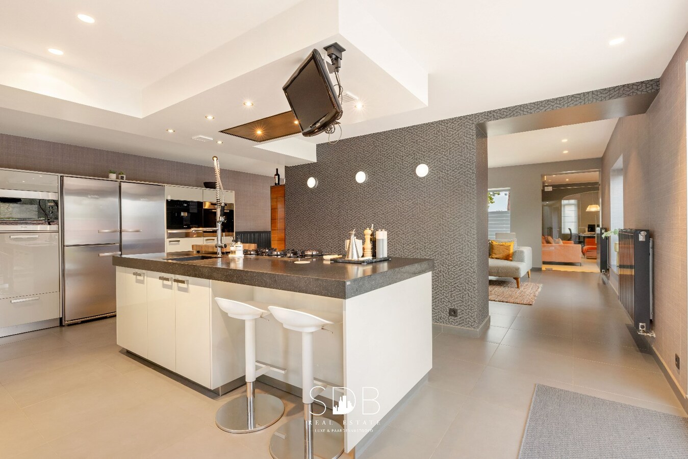 Prachtige woning met paardenfaciliteiten op 11.703m² 